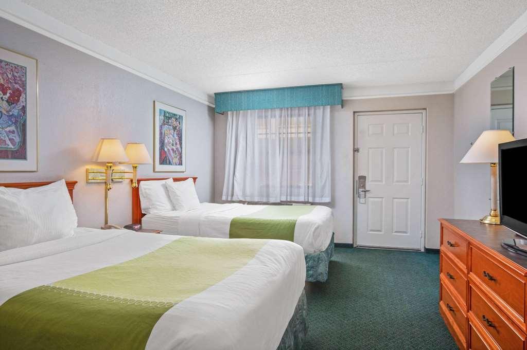 La Quinta By Wyndham Hotel