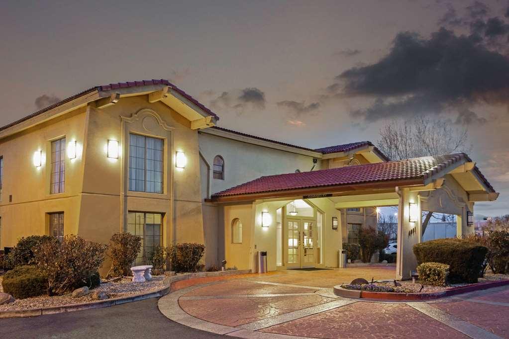 La Quinta By Wyndham Hotel